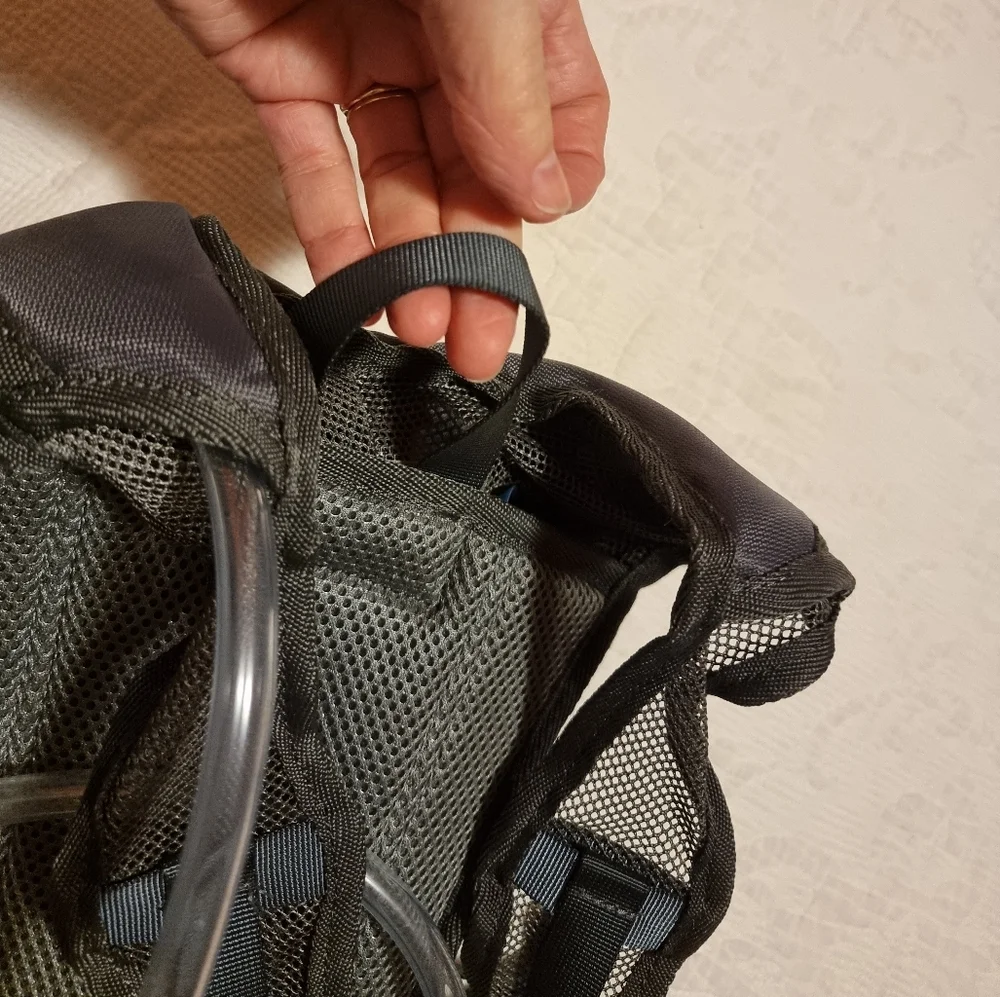 🩶Host Pick🩶Escape 2L hydration backpack hiking running - Picture 6 of 16